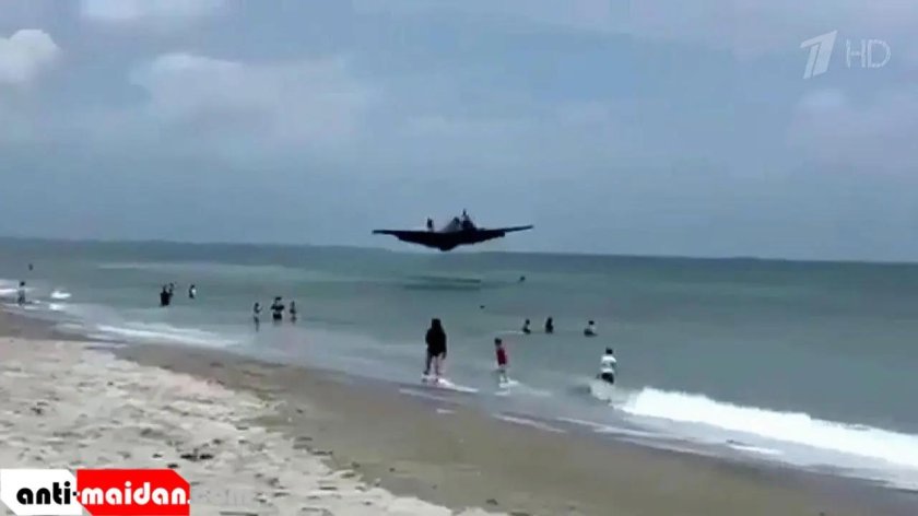 Аварийная посадка самолёта на пляж