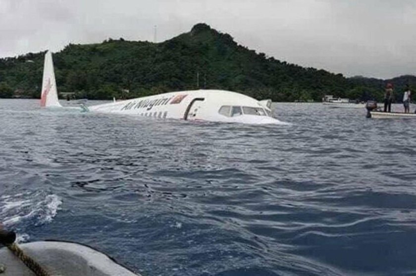 Боинг 737 посадка на воду