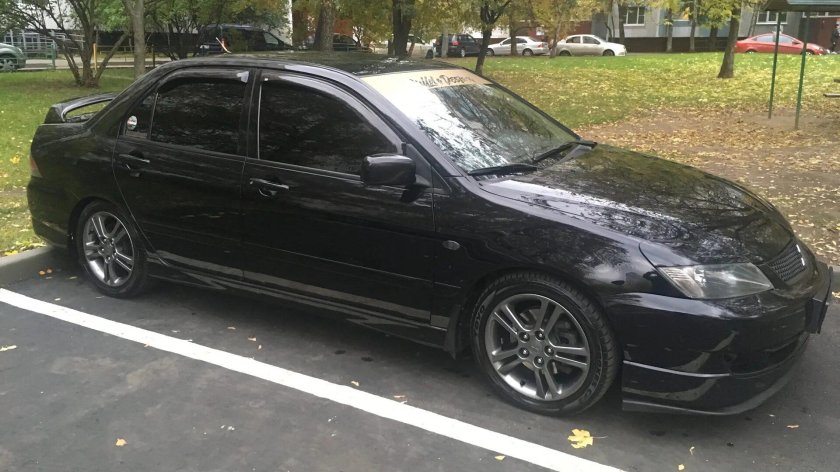 Mitsubishi Lancer 2006 черный