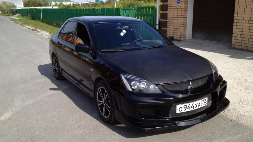 Lancer 9 1.6 тюнингованный черный