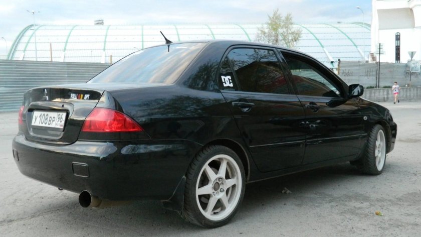 Mitsubishi Lancer 9 черный тонированный