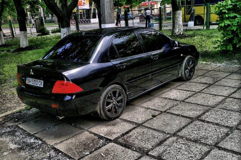 Мицубиси Лансер 9 черный