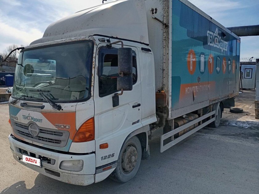 Грузовик hino