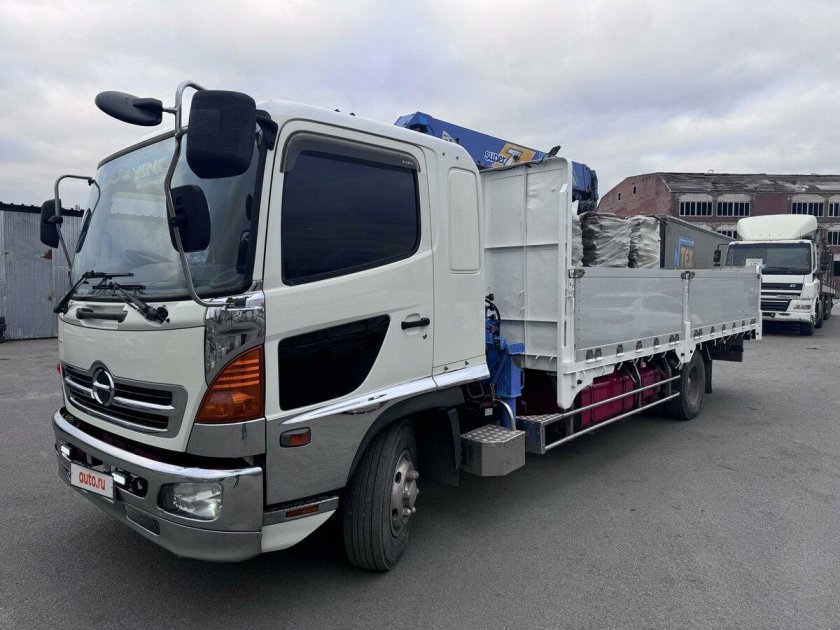 Грузовик hino