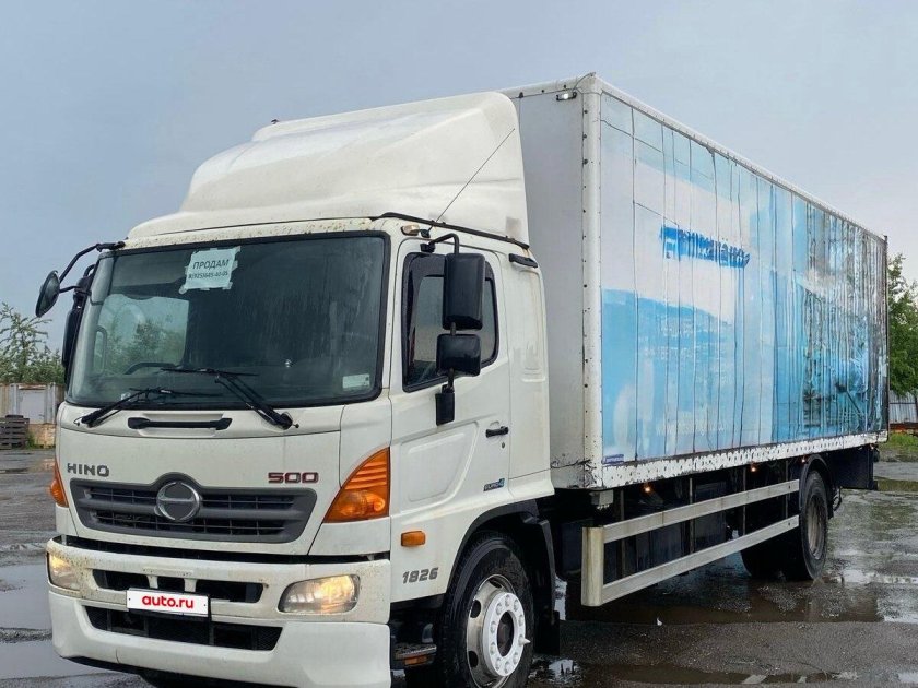 Грузовик hino