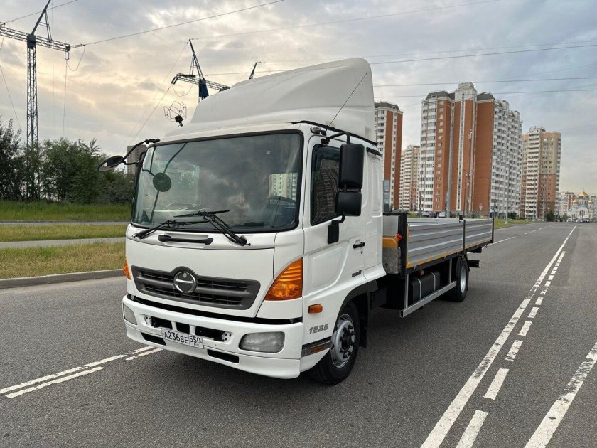 Грузовик hino