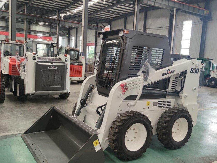 Мини фронтальный погрузчик