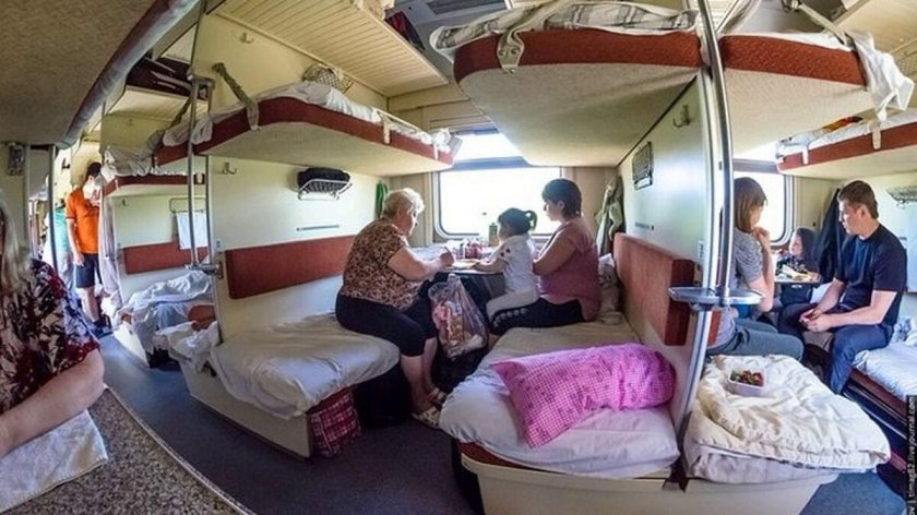 Поезд РЖД внутри плацкарт