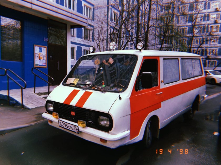 Машина РАФ 2203