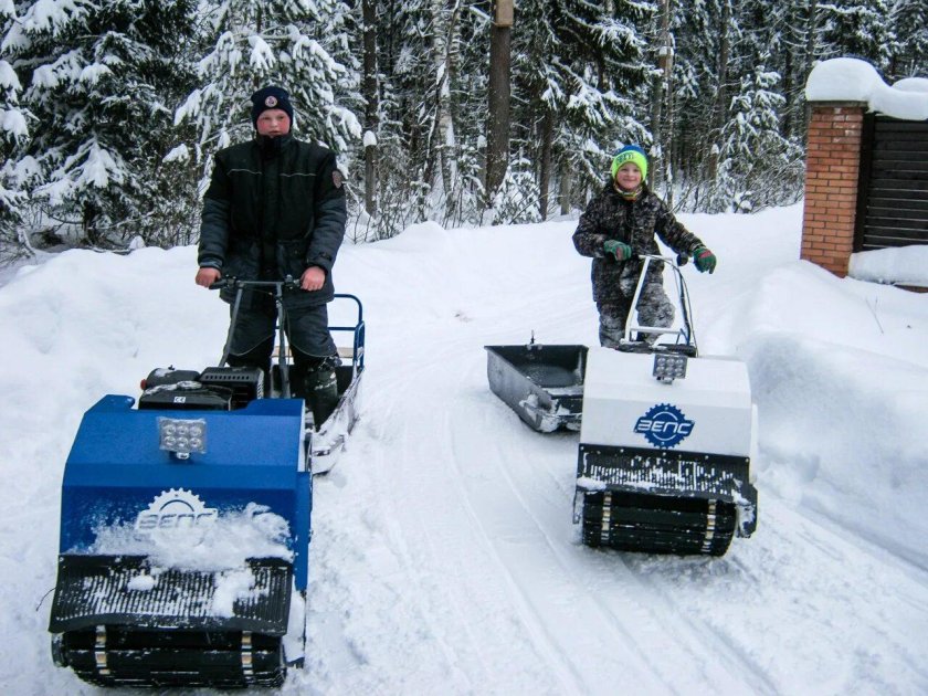 Двухгусеничный мотобуксировщик