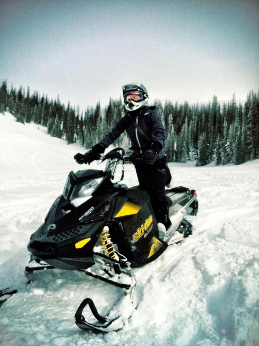 Фотосессия на снегоходе