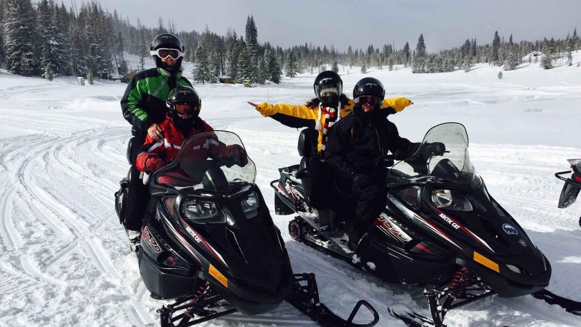 Покататься на снегоходах