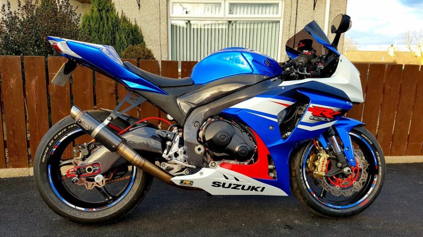Suzuki GSX R 1000 k4