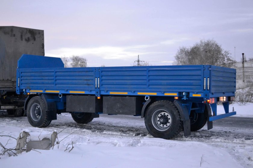 МАЗ-886 прицеп бортовой