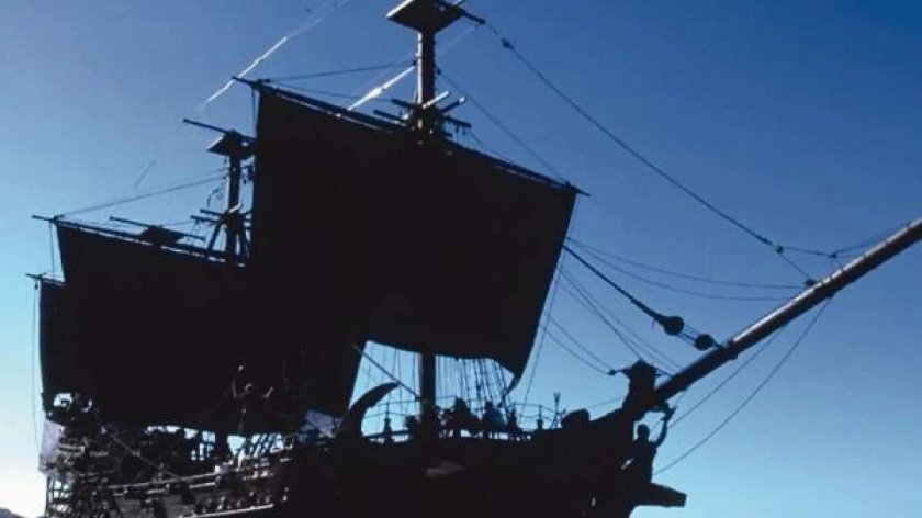 Чёрная Жемчужина корабль пираты Карибского моря