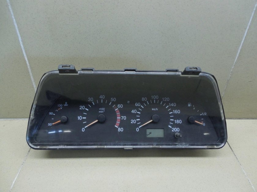 Приборная панель ВАЗ 2111