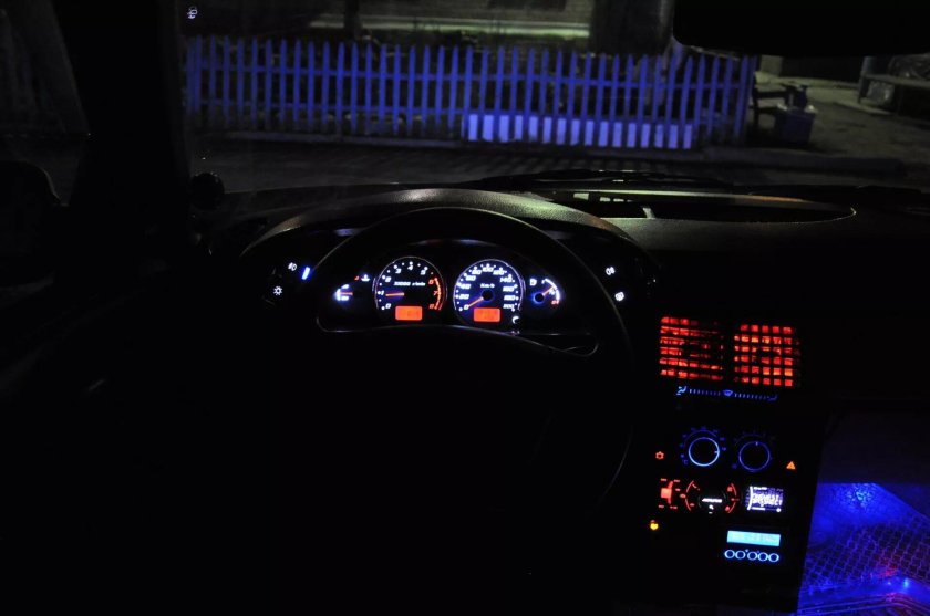 Пересвет салона ВАЗ 2110 европанель