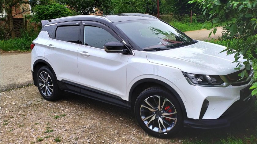 Geely coolray белая