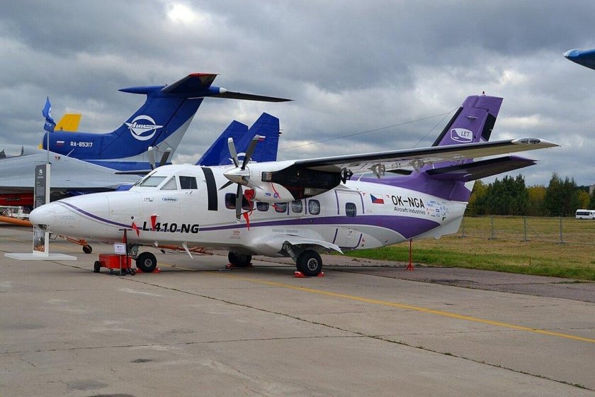 Let l-410 Turbolet самолет