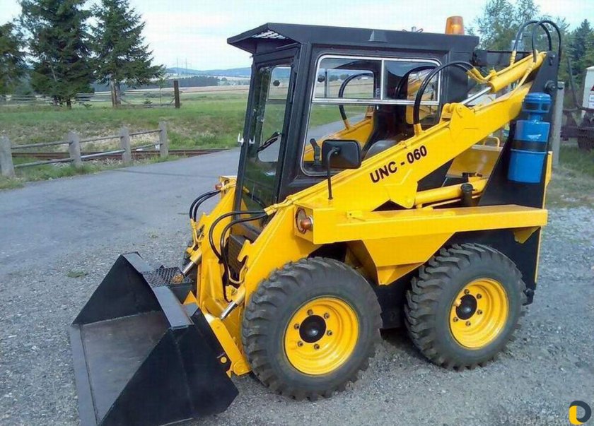 Погрузчик UNC 060