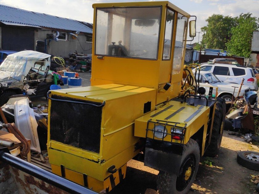 Фронтальный погрузчик Detva un-053