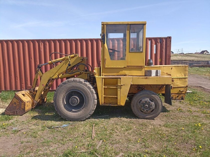 Фронтальный погрузчик detva un-053