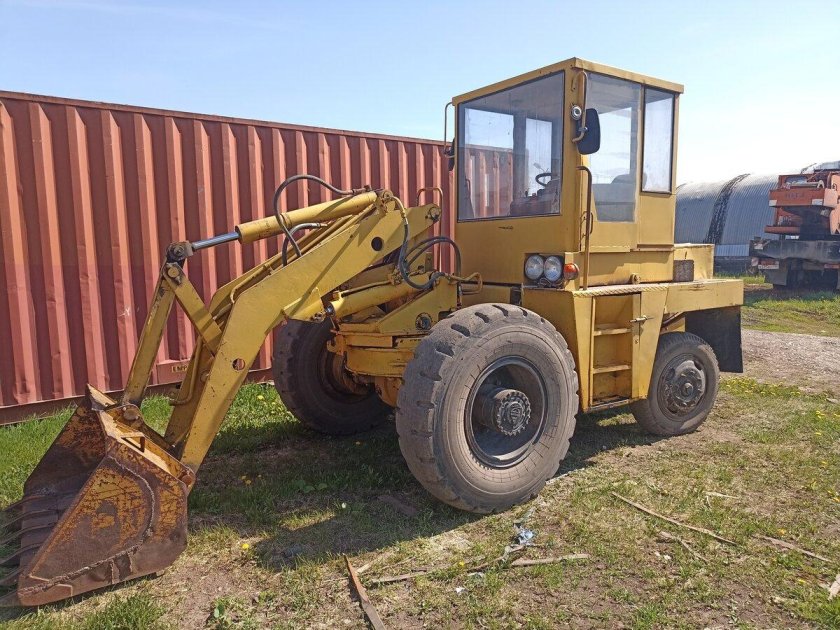 Фронтальный погрузчик detva un-053