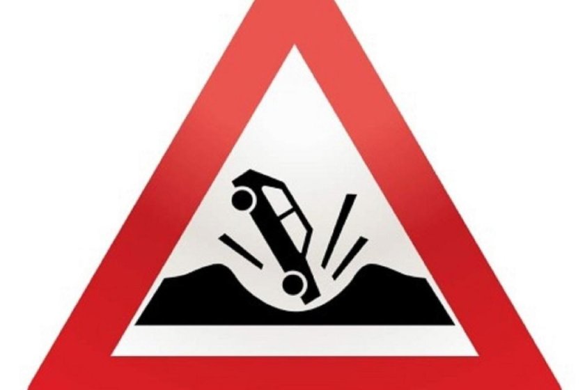 Дорожный знак яма