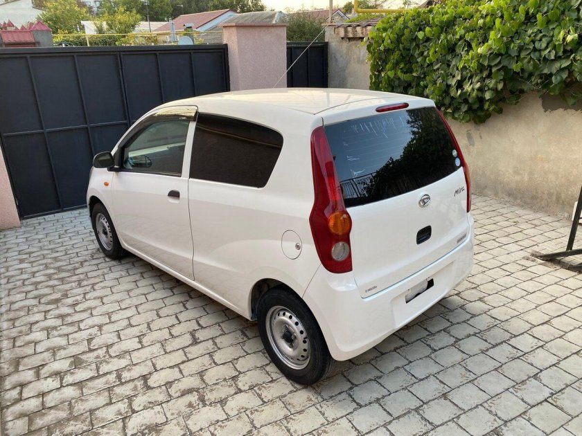 Daihatsu Mira 7