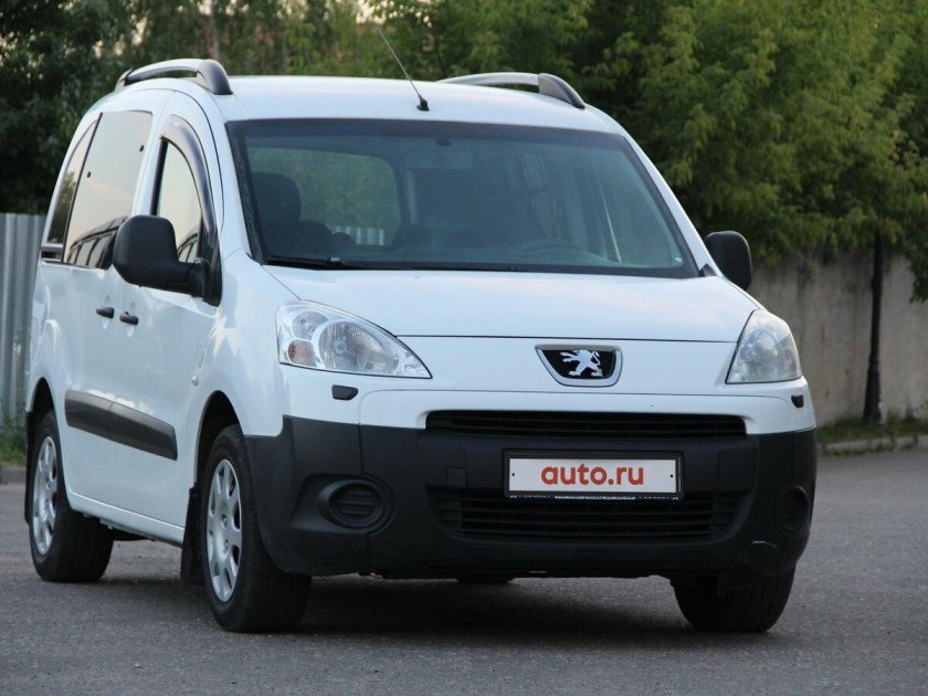 Машина Peugeot partner