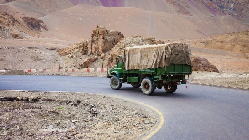 Индия Грузовики с людьми