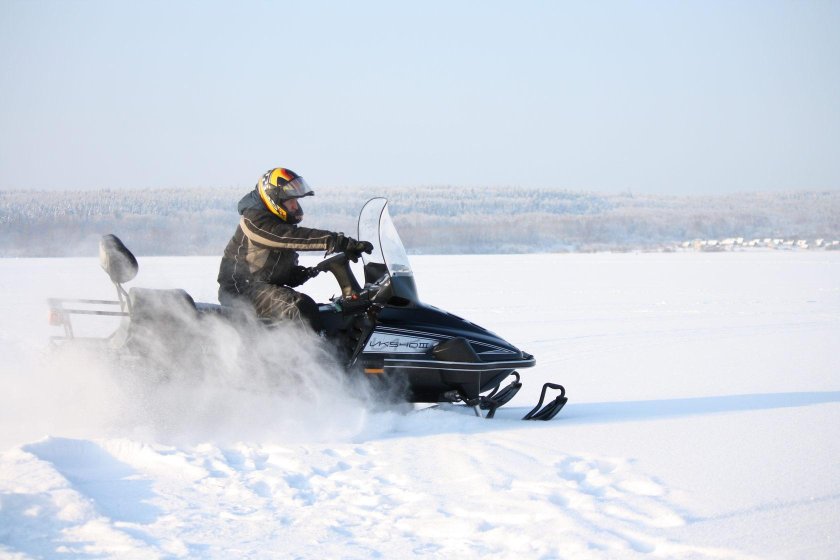 Зимний снегоход