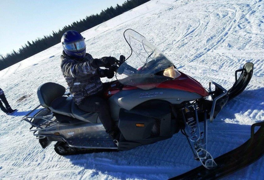 Спортивный снегоход