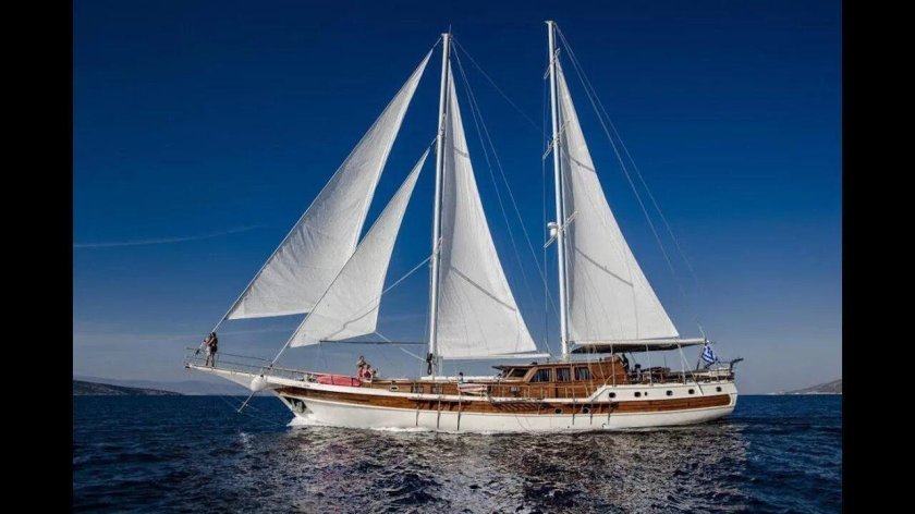 Парусная яхта Финикия