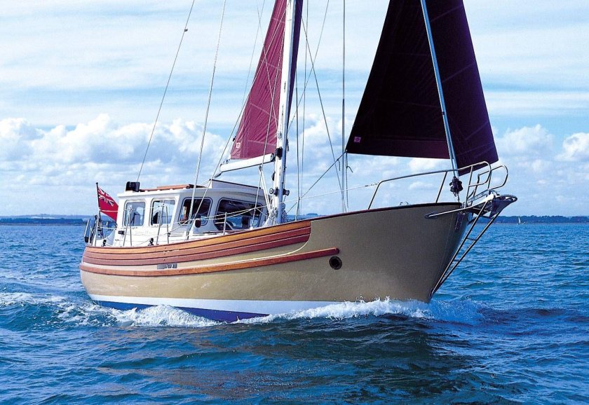 Парусная яхта Фишер 34