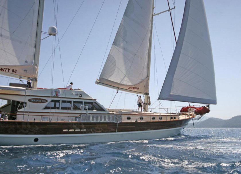 Парусно-моторная яхта Арлекин