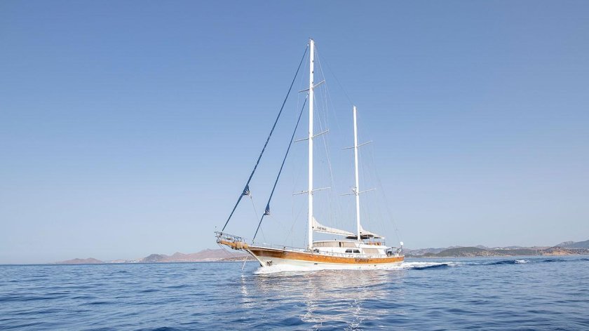 Парусная яхта Dorado