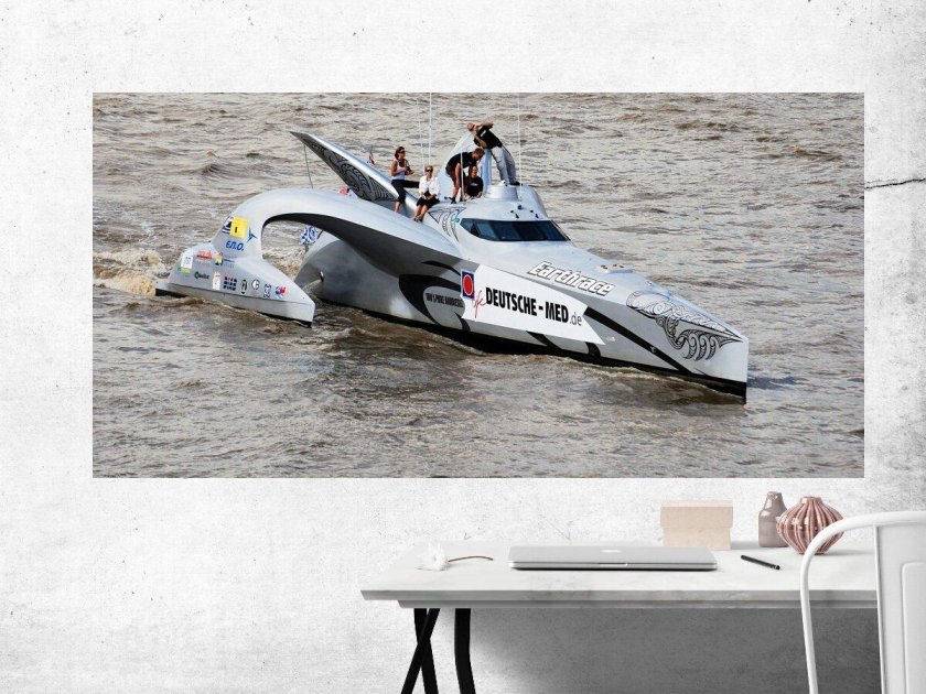 Тримаран Earthrace