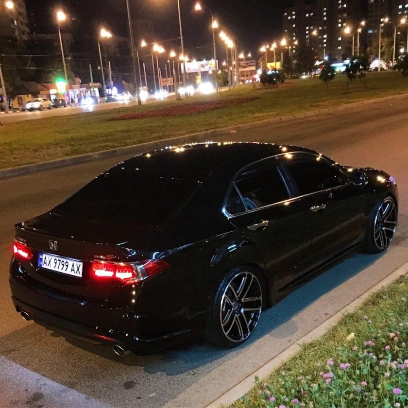 Хонда Аккорд 7 черный тонированный