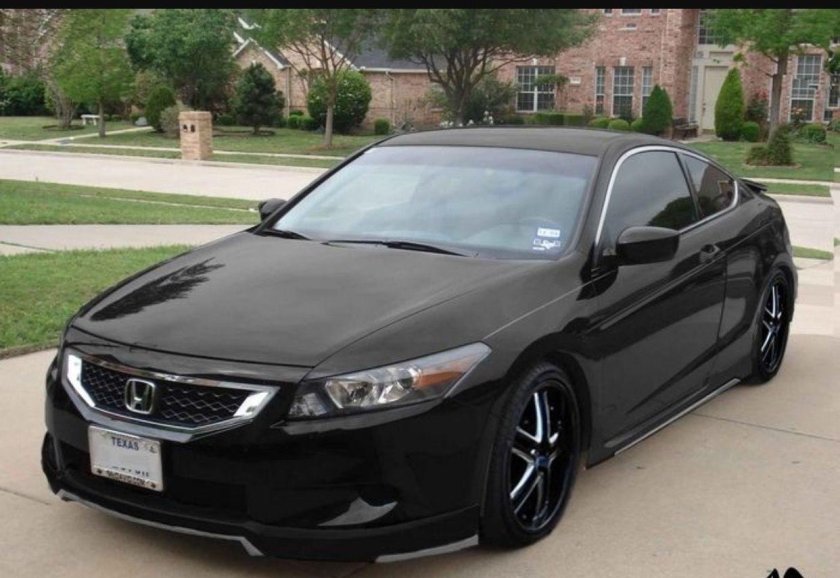 Черная Honda Accord Coupe
