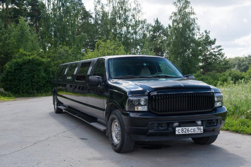 Форд Экскершн лимузин