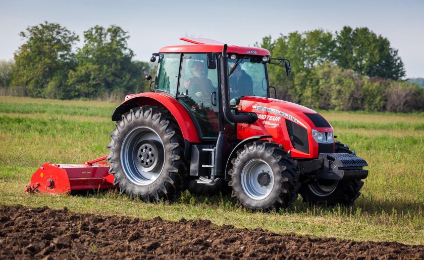 Трактор Zetor Forterra