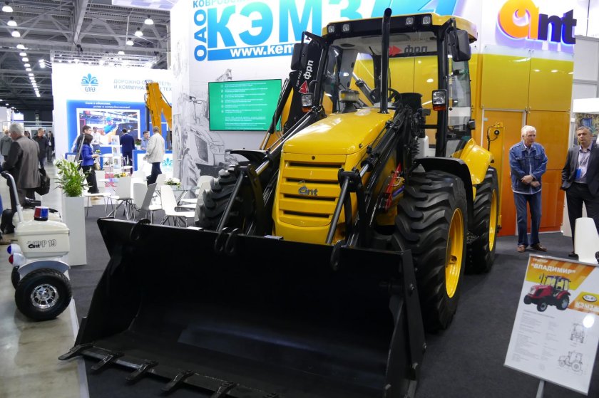 Экскаватор-погрузчик Ant 2321