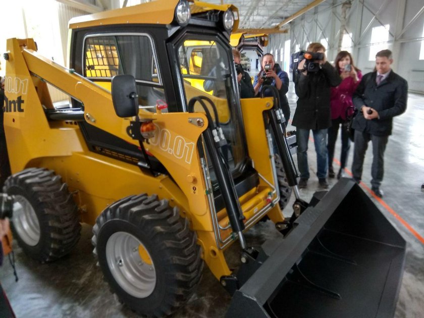 Трактор Владимир 4050