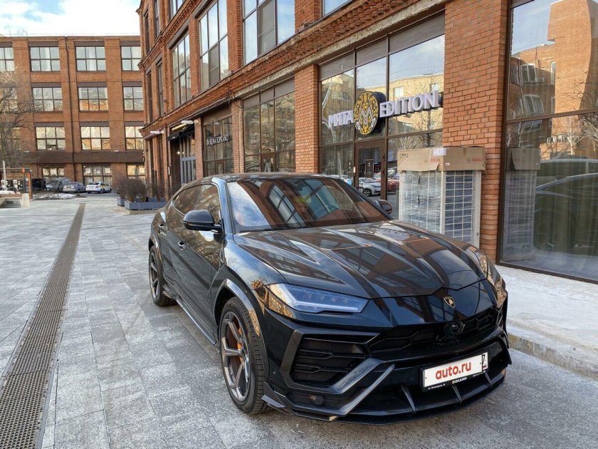 Ламборгини Урус 2022 черный