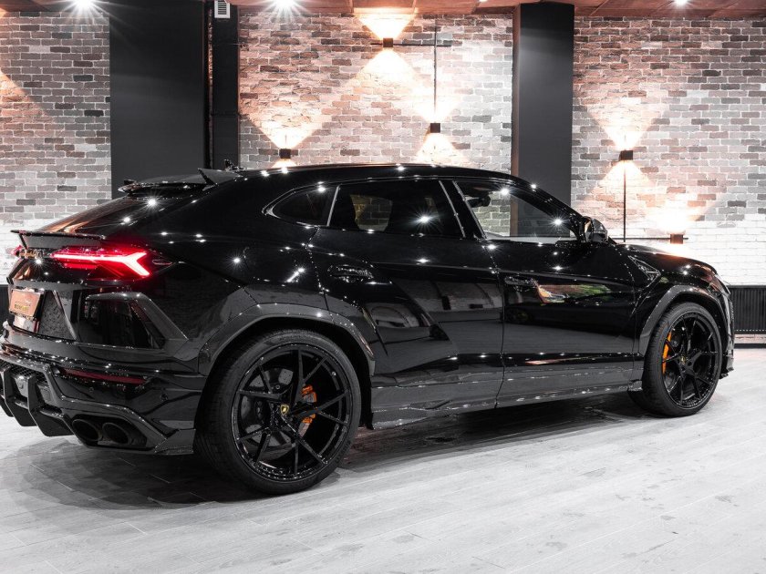 Ламборгини Урус 2022 черный