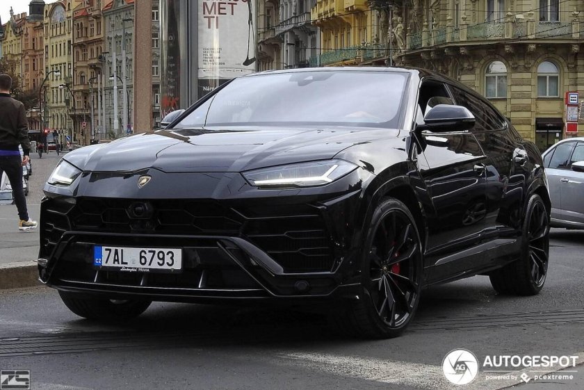 Lamborghini Urus Black