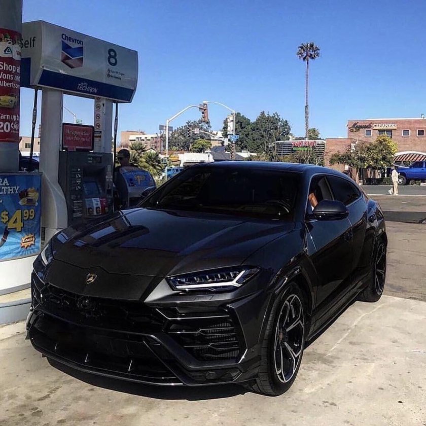 Lamborghini Urus Black