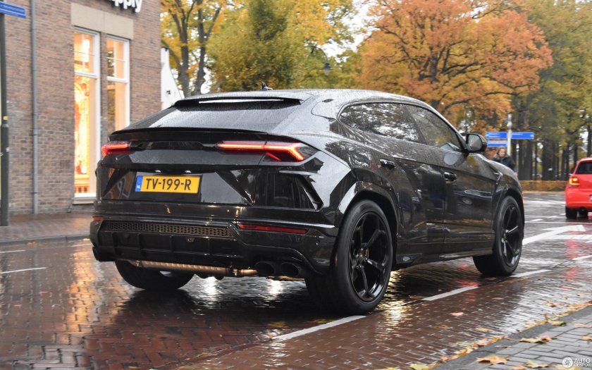 Lamborghini Urus черный матовый