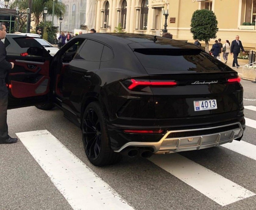 Lamborghini Urus Black